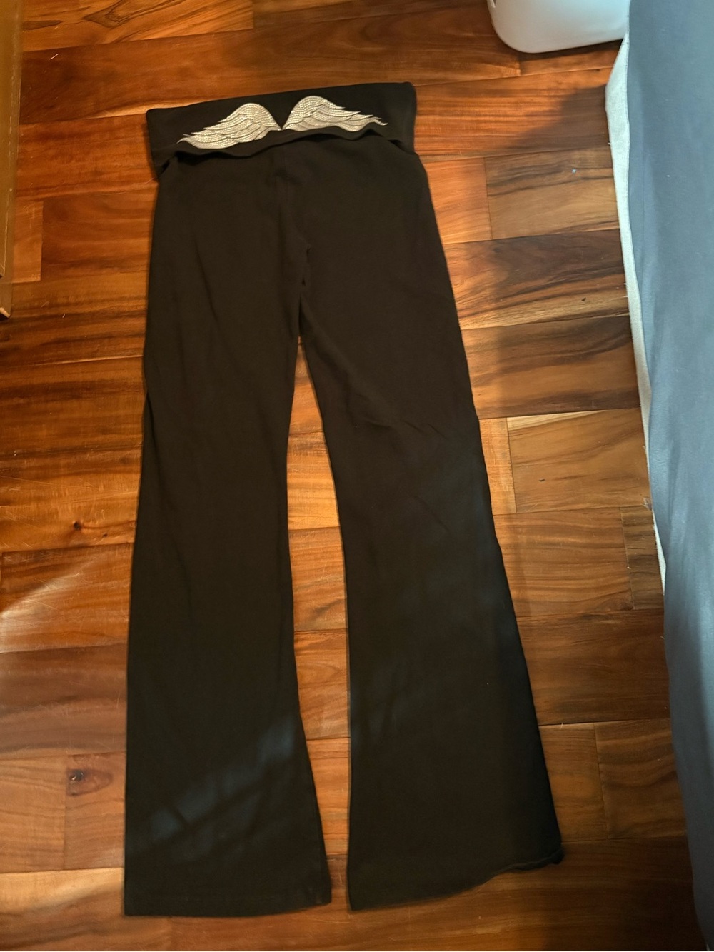 Victoria’s Secret Black Rhinestone Angel Wings Foldover Flare Yoga Pants M (1260